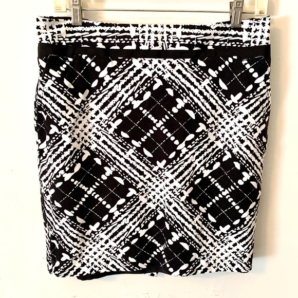 🦃 The Limited BW Abstract Pencil Skirt Size 8 - Picture 1 of 9